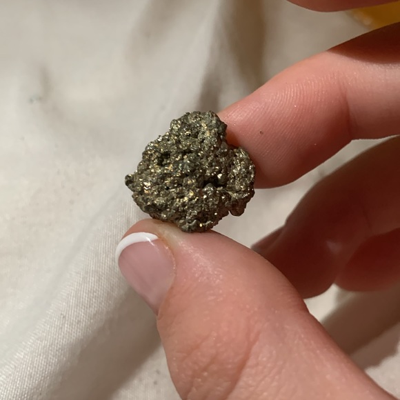 A mystery bag full of about 12-16 rocks/crystals. - Picture 4 of 8